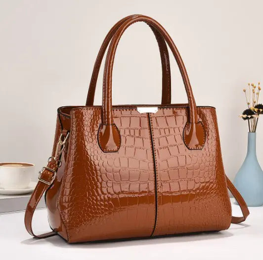 🔥 2025 Fashion Women's Crocodile Tote and Shoulder Bag