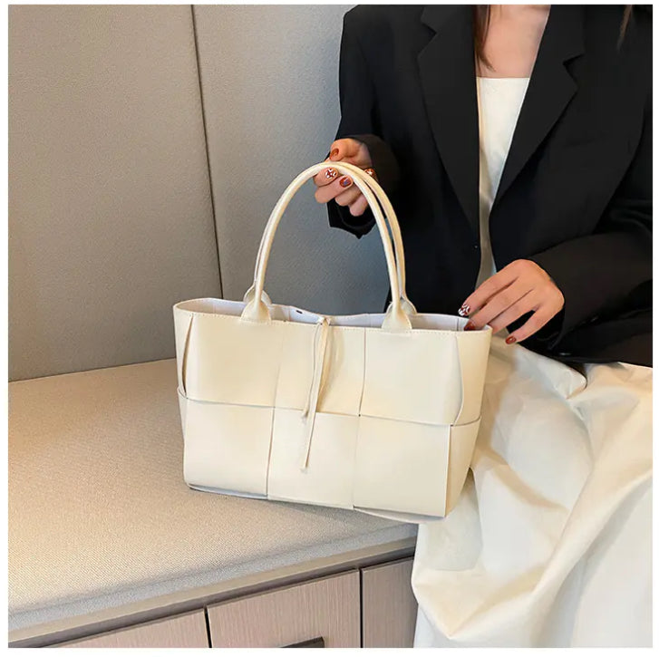 Large Capacity Tote Bag for Women - Trendy and Versatile