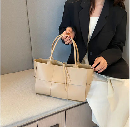 Large Capacity Tote Bag for Women - Trendy and Versatile