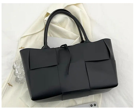 Large Capacity Tote Bag for Women - Trendy and Versatile