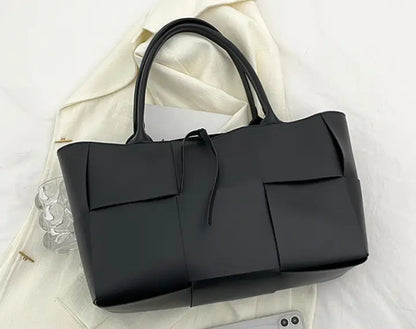 Large Capacity Tote Bag for Women - Trendy and Versatile