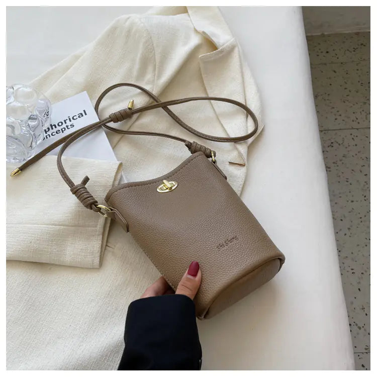 Women’s Retro Messenger Bag - Simple & Versatile Design