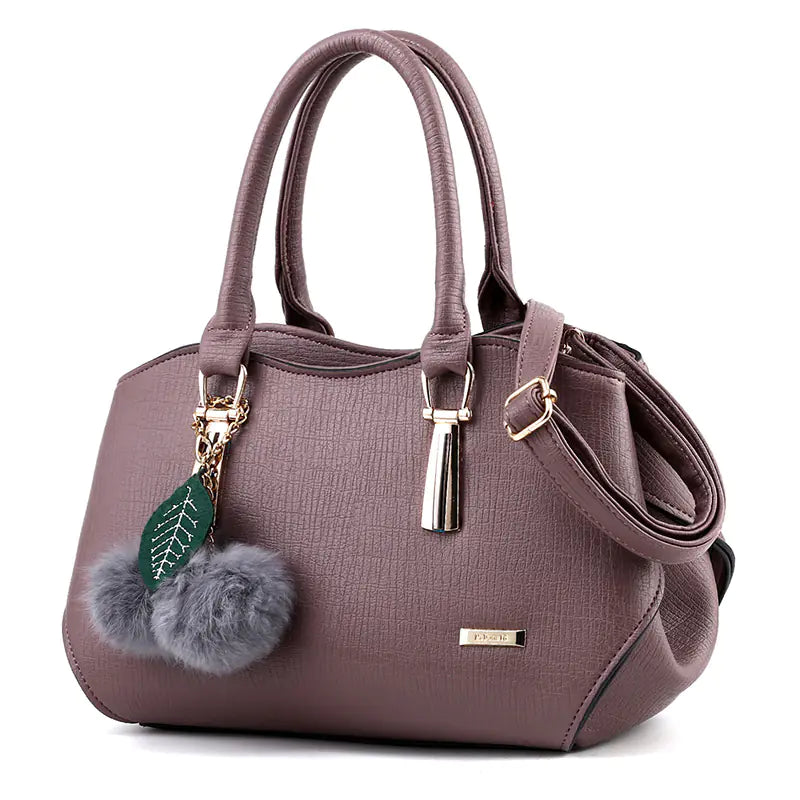 2025 luxury Fashionable Trendy Hanging Pom Pom Tote Bag