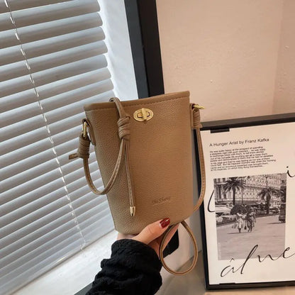 Women’s Retro Messenger Bag - Simple & Versatile Design