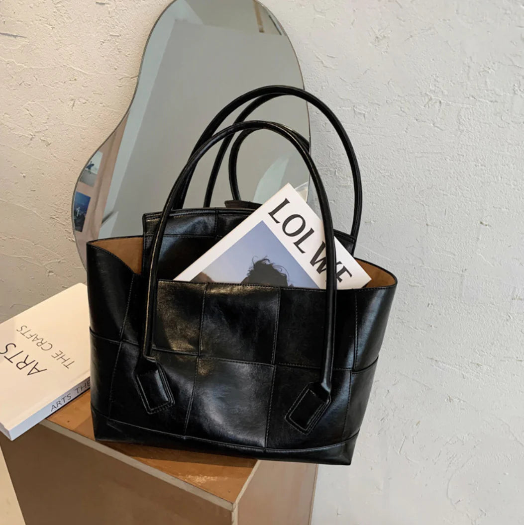 Large Capacity Tote Bag for Women - Trendy and Versatile