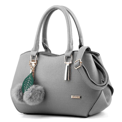 2025 luxury Fashionable Trendy Hanging Pom Pom Tote Bag