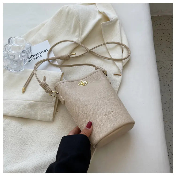 Women’s Retro Messenger Bag - Simple & Versatile Design