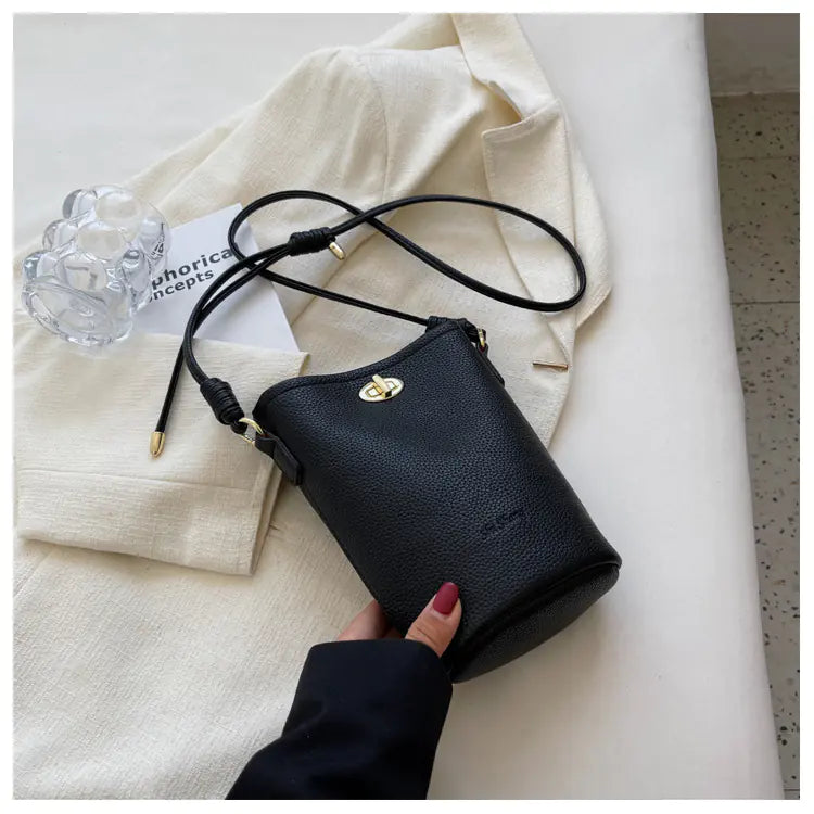 Women’s Retro Messenger Bag - Simple & Versatile Design