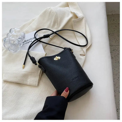 Women’s Retro Messenger Bag - Simple & Versatile Design