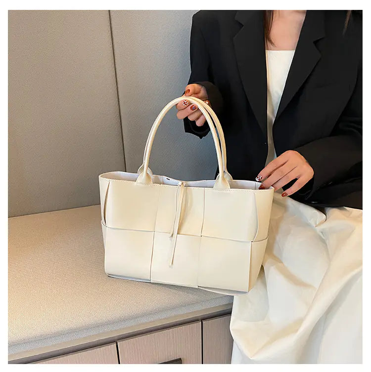 Large Capacity Tote Bag for Women - Trendy and Versatile